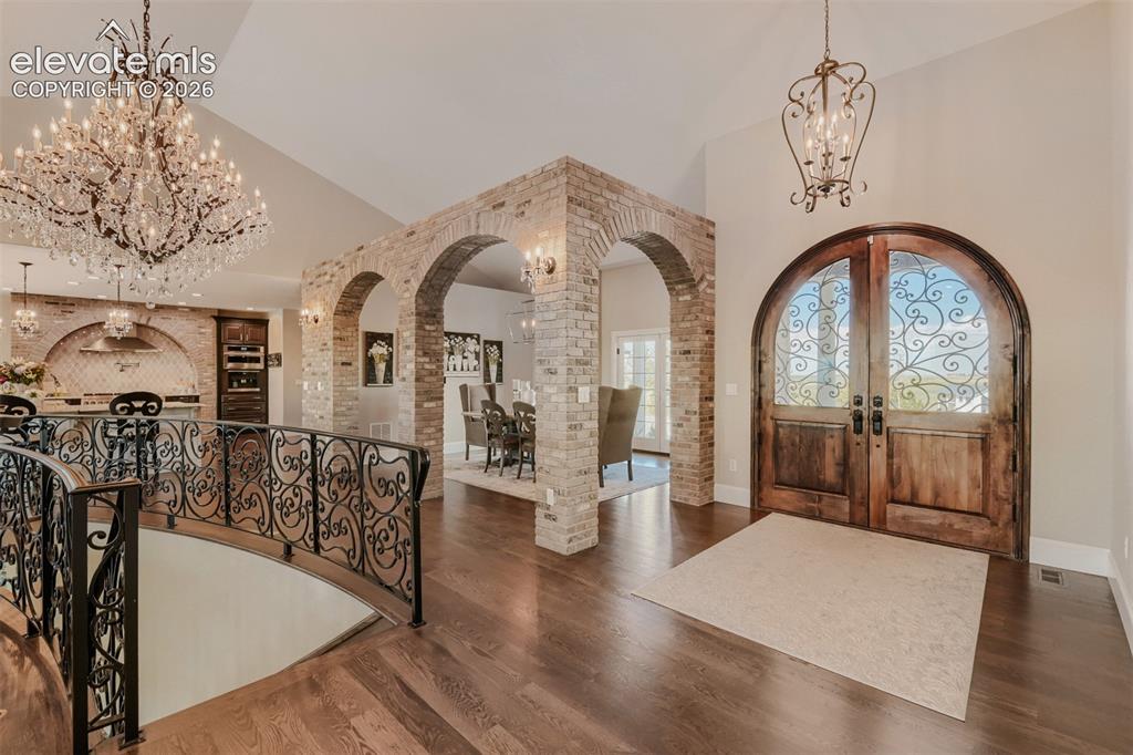 Image 7 of 50: Beautiful hardwood and arches throughout