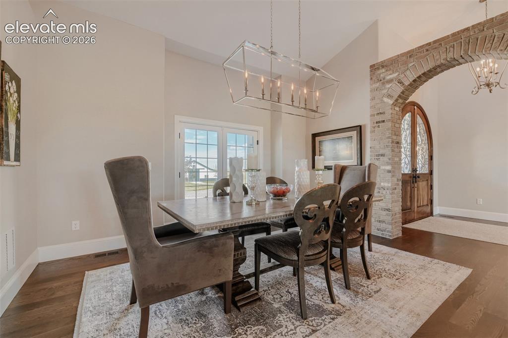 Image 9 of 50: Dedicated dining