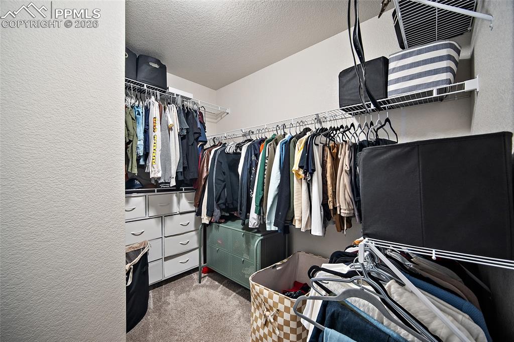 Image 17 of 50: Closet