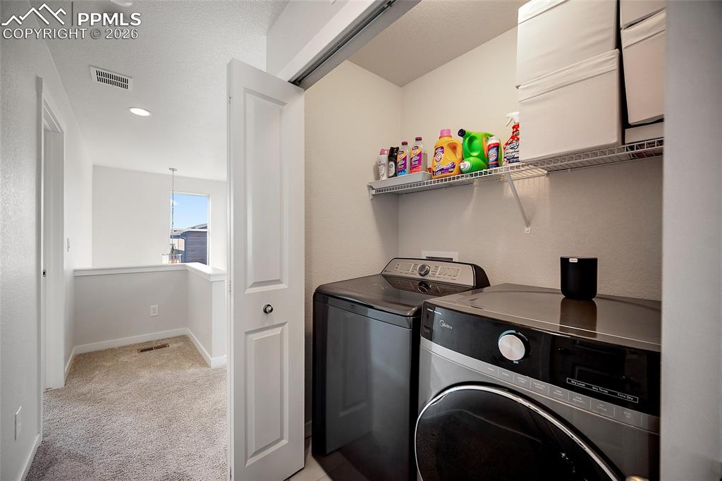 Image 22 of 50: Laundry