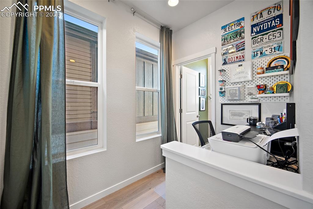 Image 23 of 50: Office