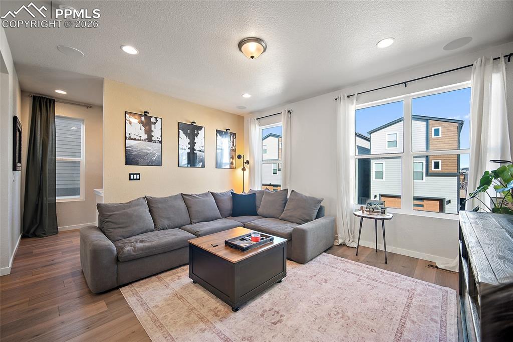 Image 26 of 50: Living Room