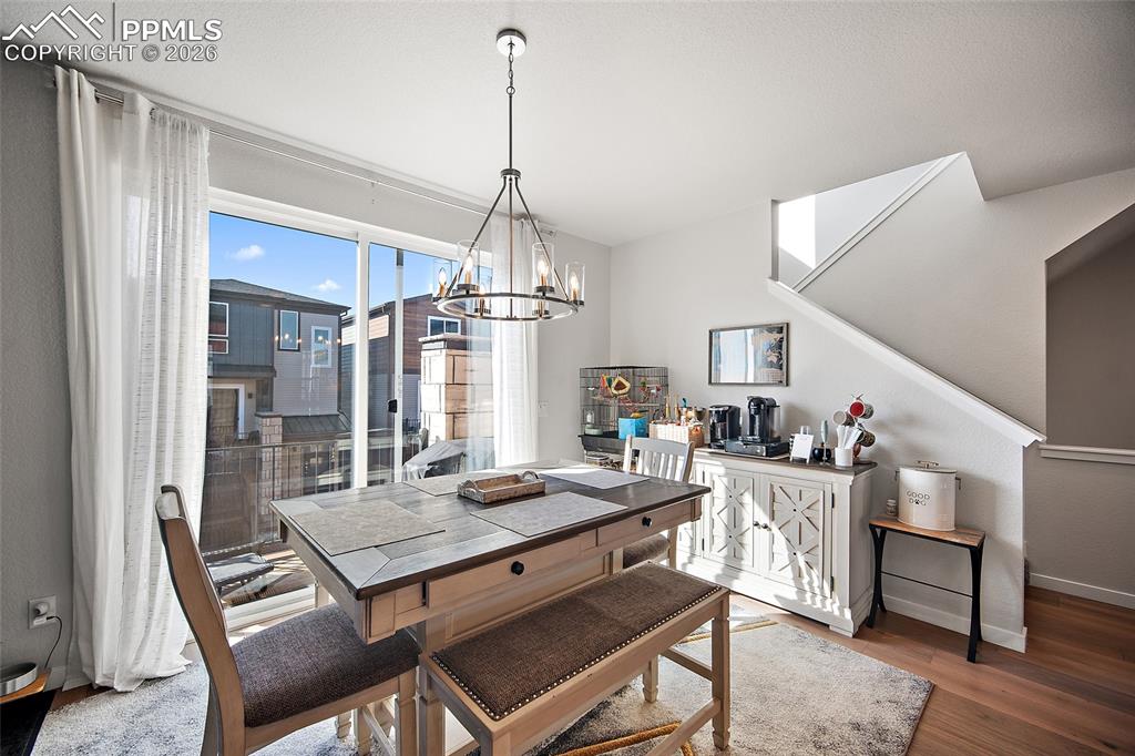 Image 29 of 50: Dining Area