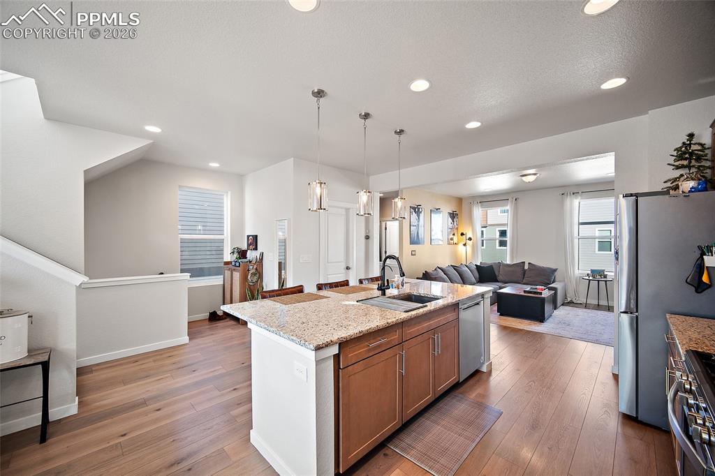 Image 32 of 50: Kitchen