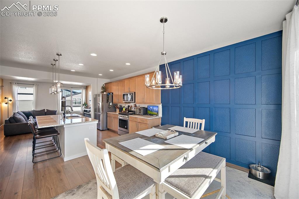 Image 34 of 50: Dining Area