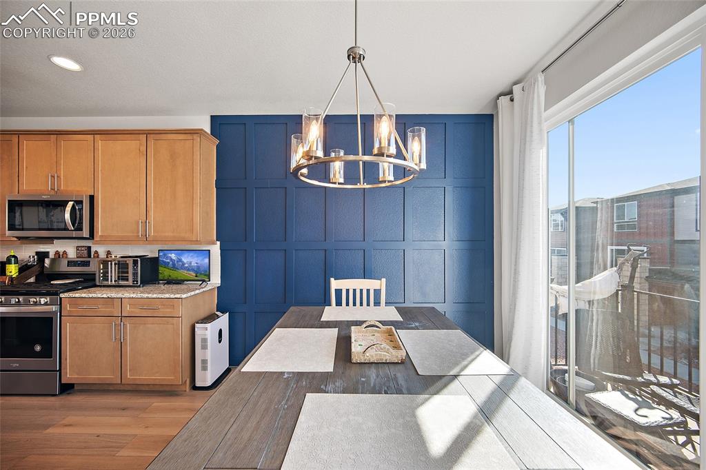 Image 35 of 50: Dining Area