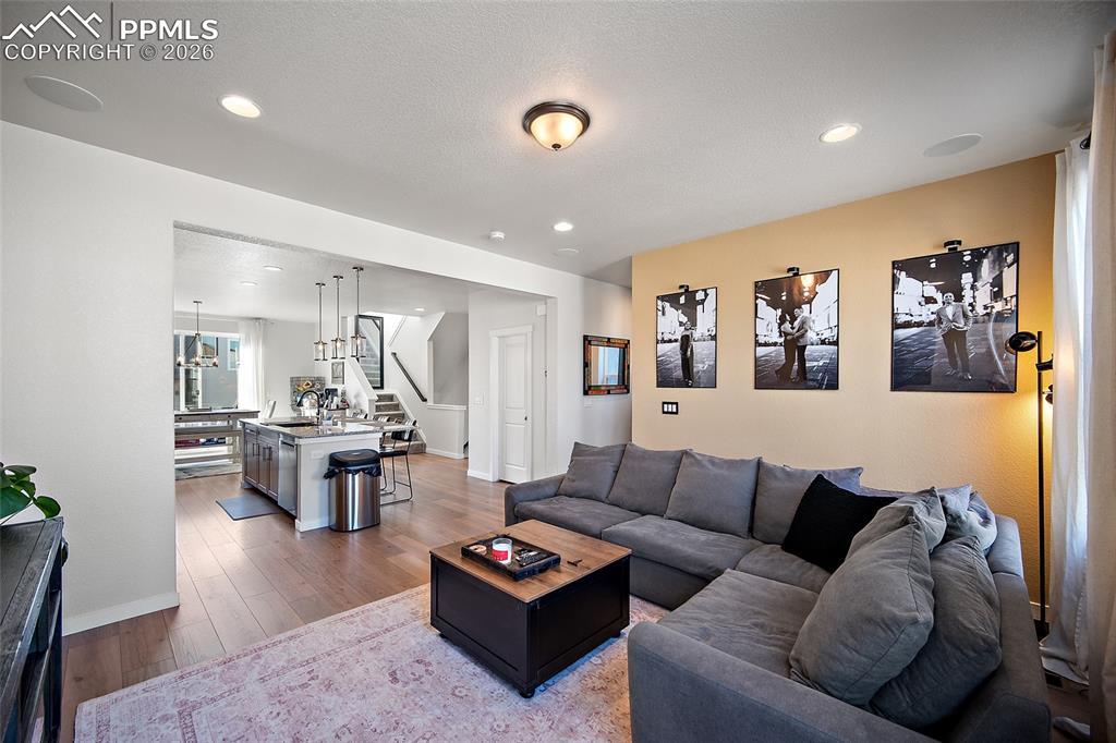 Image 38 of 50: Living Room