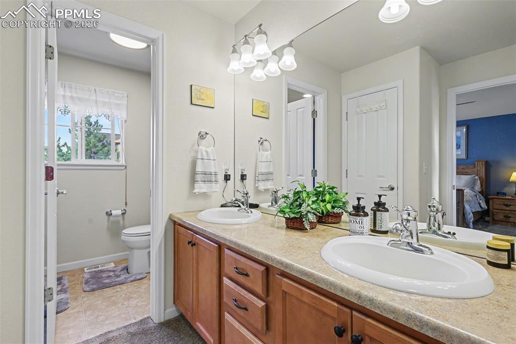 Image 18 of 38: Bathroom