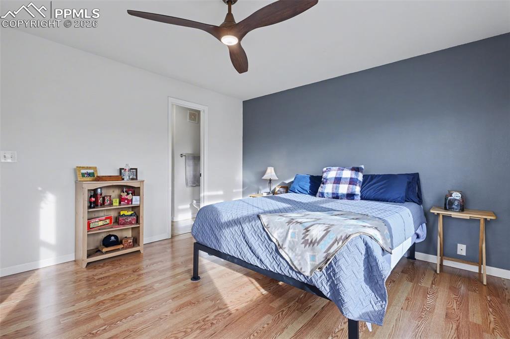 Image 20 of 38: Bedroom