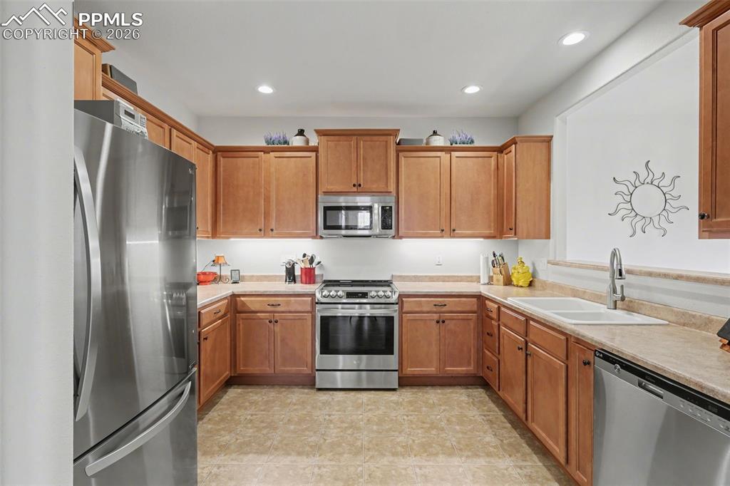 Image 7 of 38: Kitchen