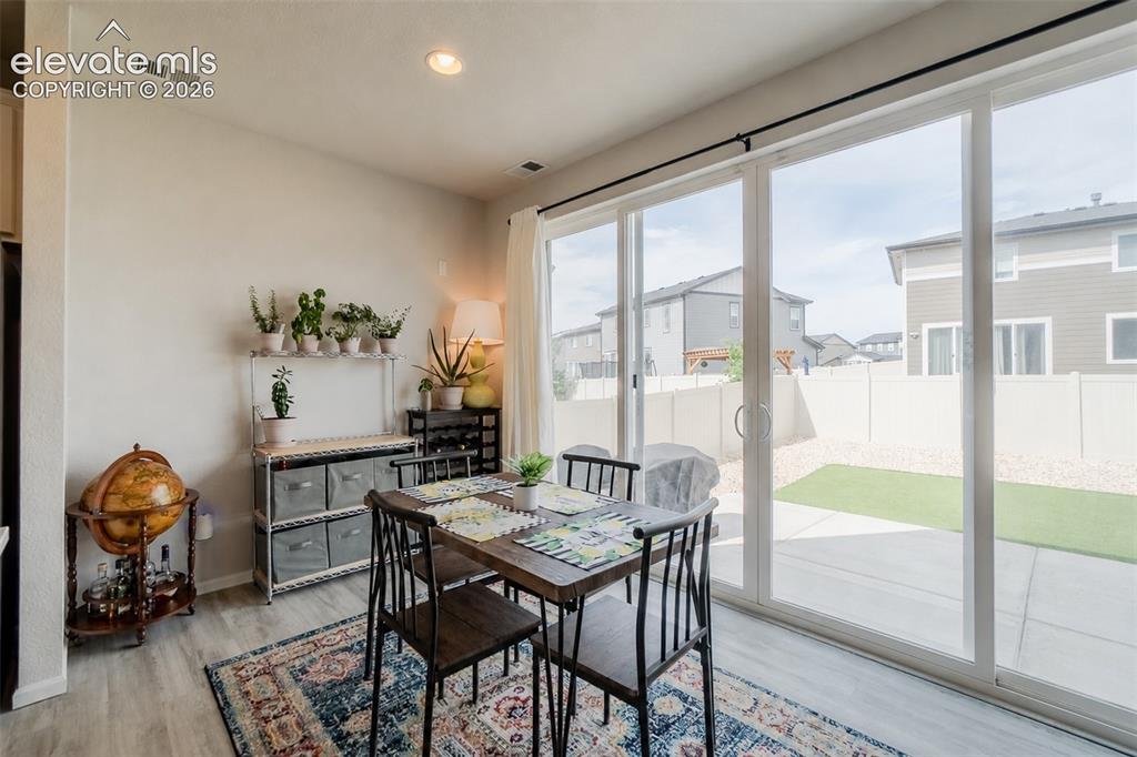 Image 10 of 35: Dining Area