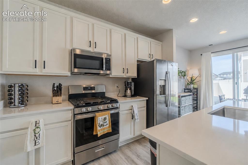 Image 12 of 35: Kitchen