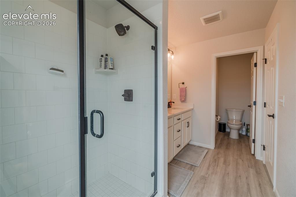 Image 21 of 35: Bathroom