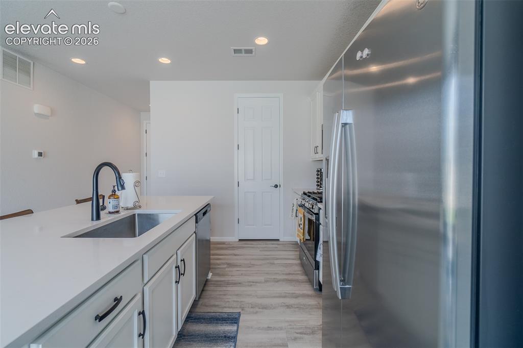 Image 9 of 35: Kitchen