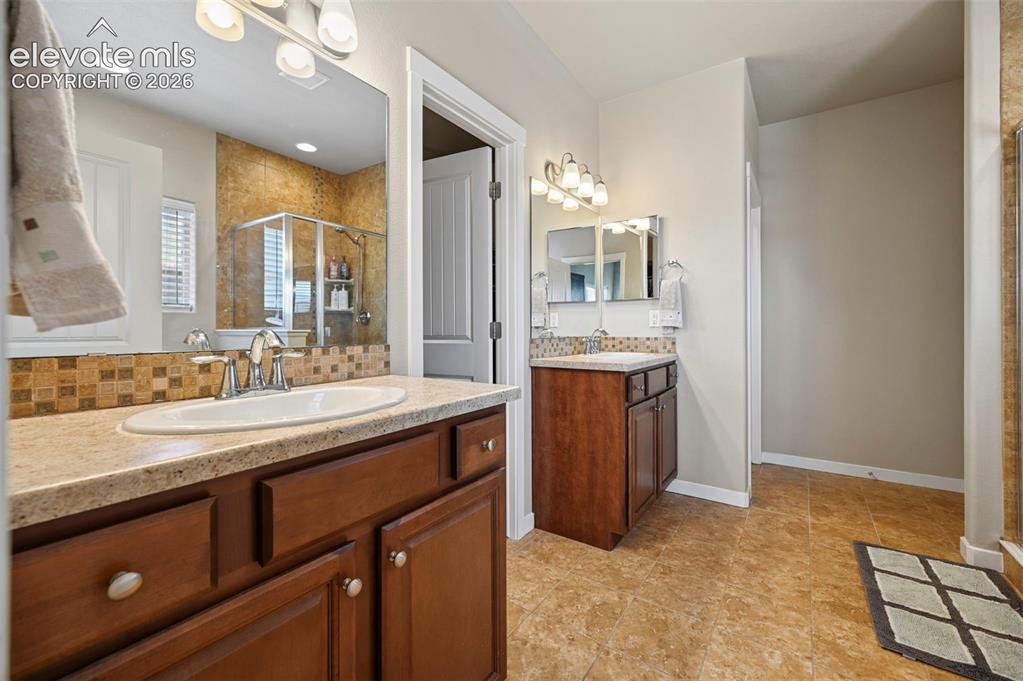 Image 16 of 43: Bathroom