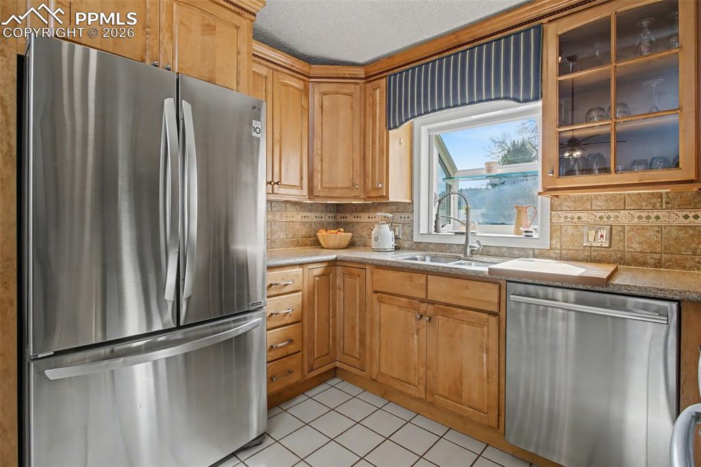 Image 14 of 42: Kitchen