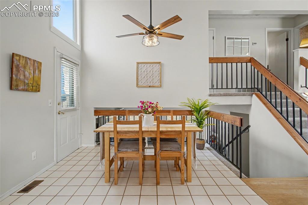 Image 18 of 42: Dining Area