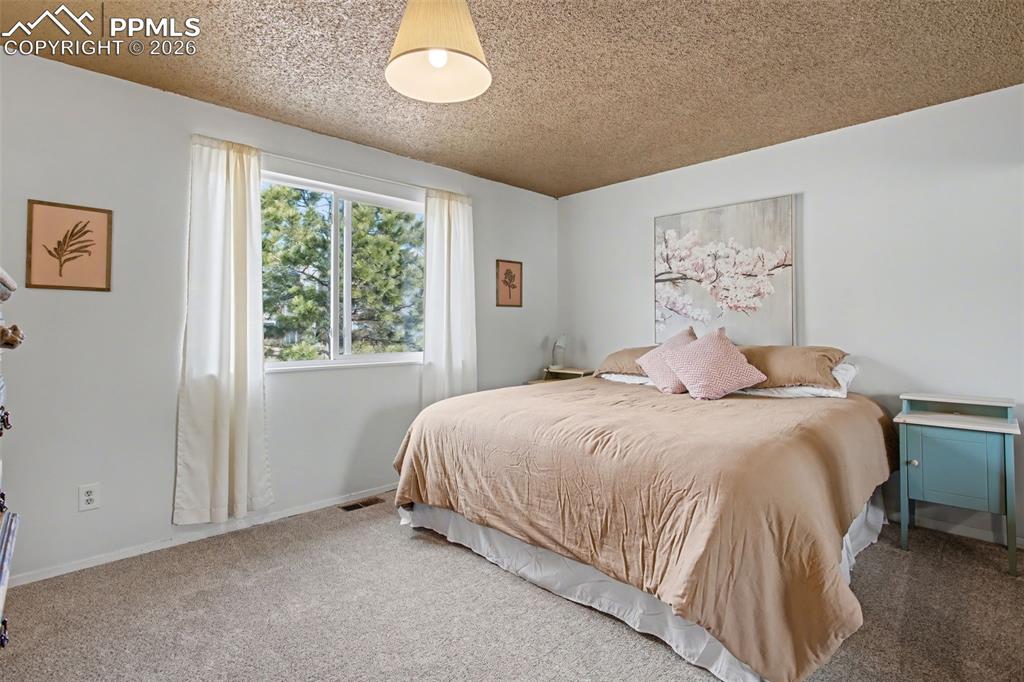 Image 22 of 42: Primary bedroom