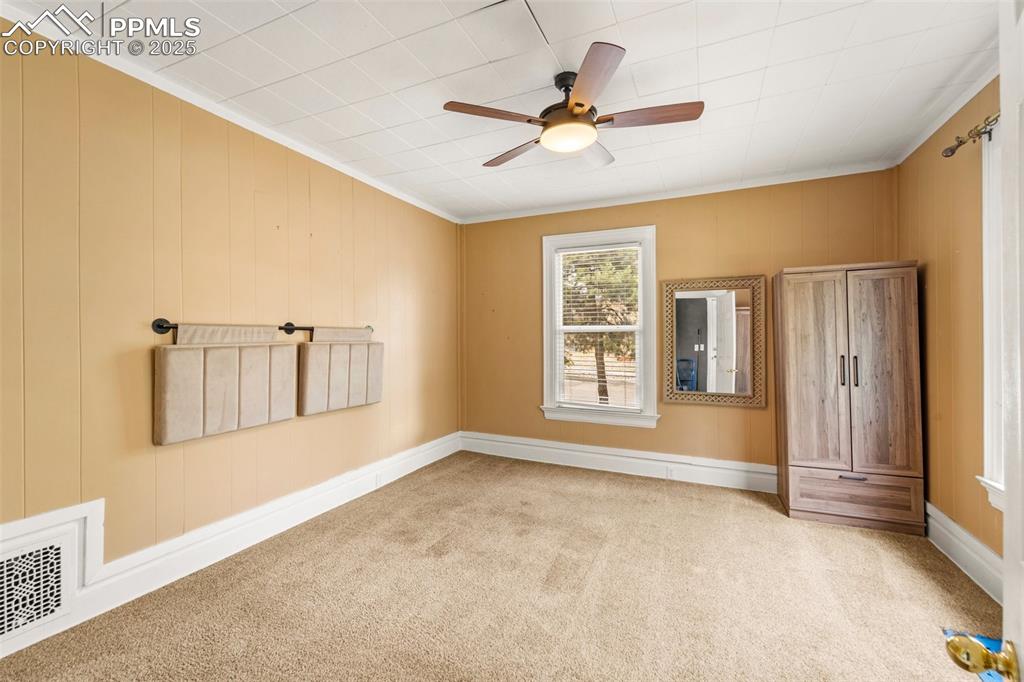 Image 18 of 48: Open-concept living and dining area with ceiling fan.