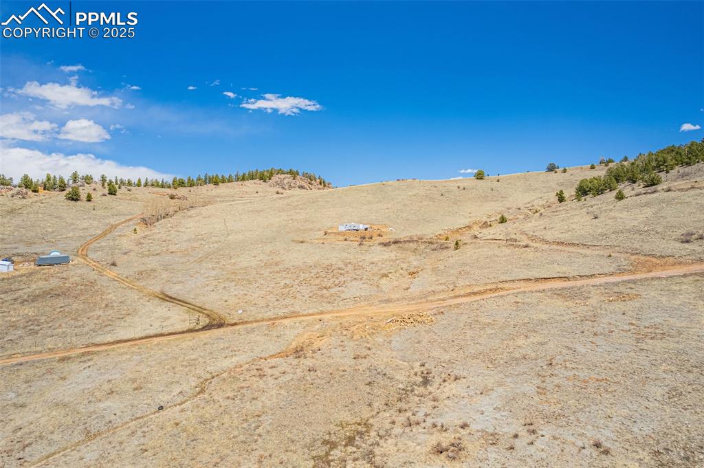 Image 20 of 36: Yard