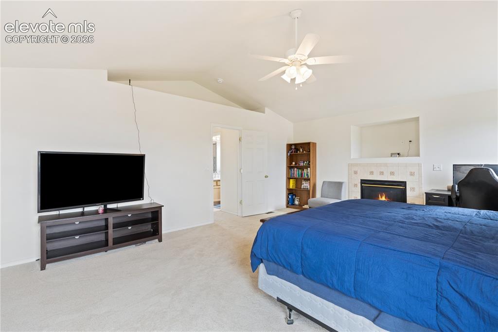 Image 14 of 29: Bedroom