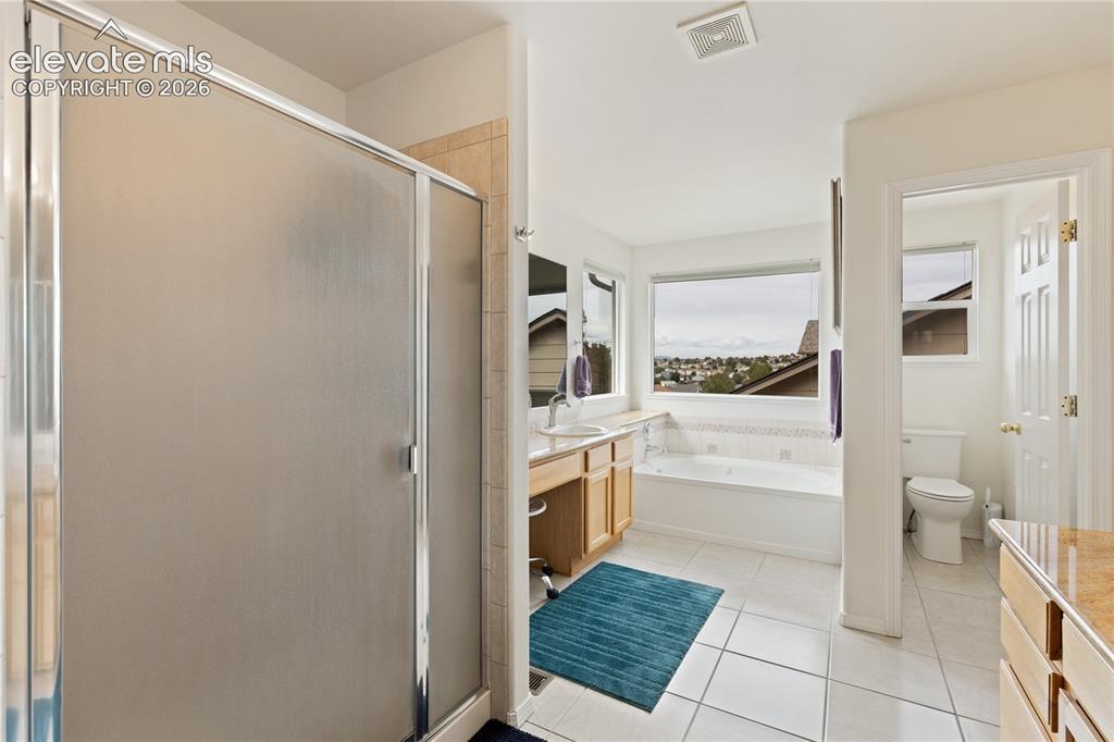 Image 16 of 29: Bathroom