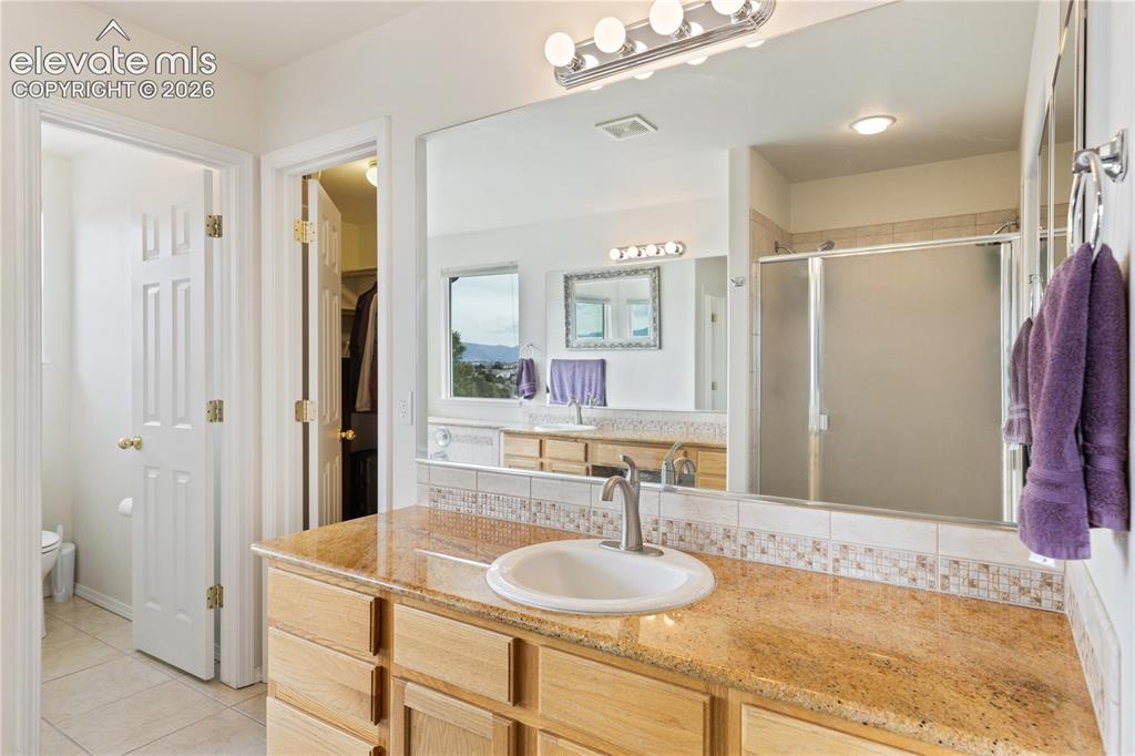 Image 17 of 29: Bathroom