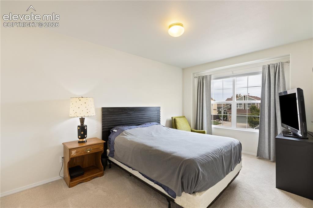 Image 19 of 29: Bedroom