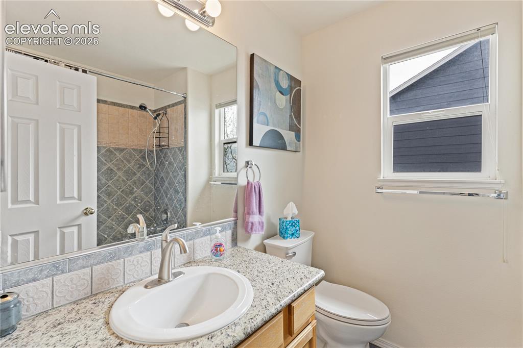 Image 20 of 29: Bathroom