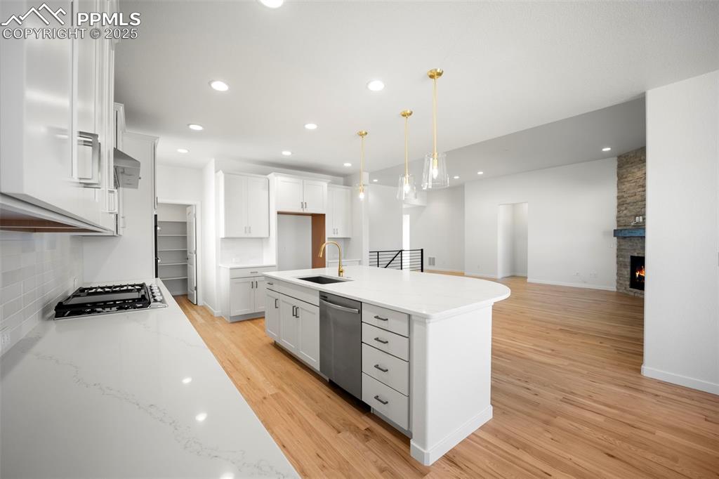 Image 10 of 47: Kitchen