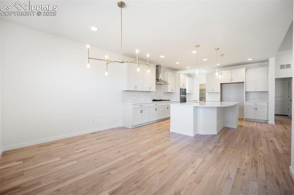 Image 11 of 47: Kitchen