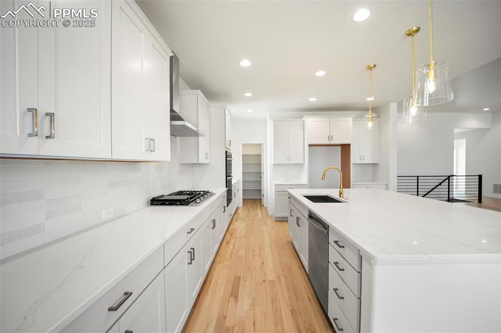 Image 13 of 47: Kitchen