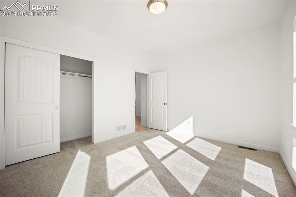 Image 19 of 47: Bedroom