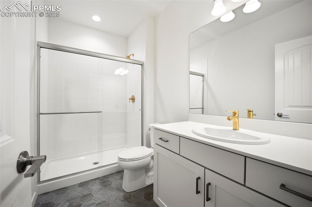 Image 27 of 47: Bathroom