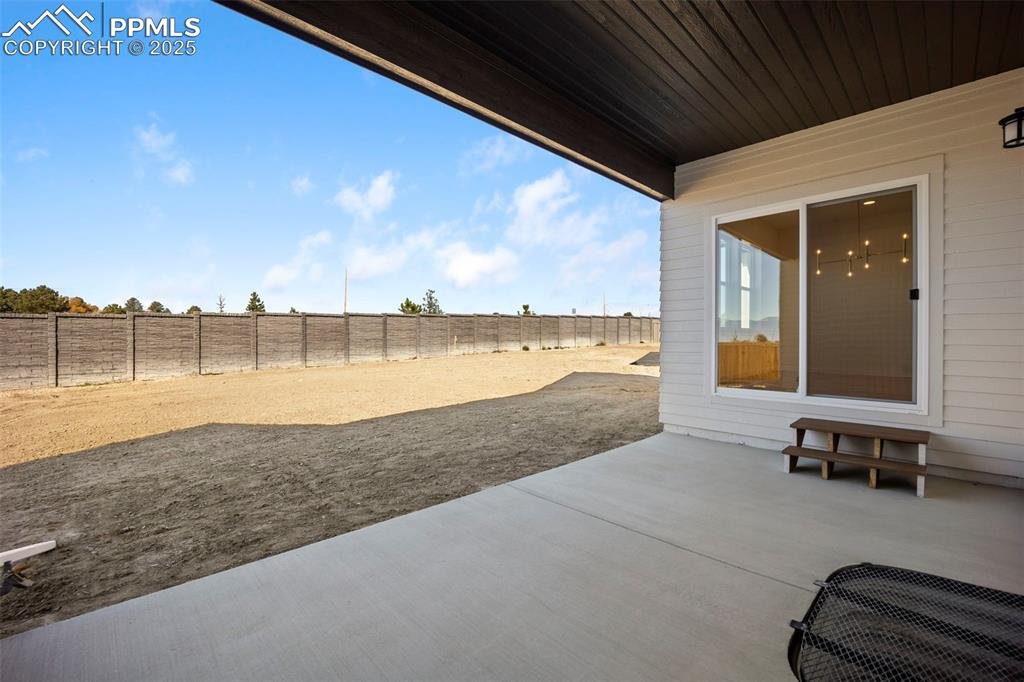 Image 38 of 47: Yard