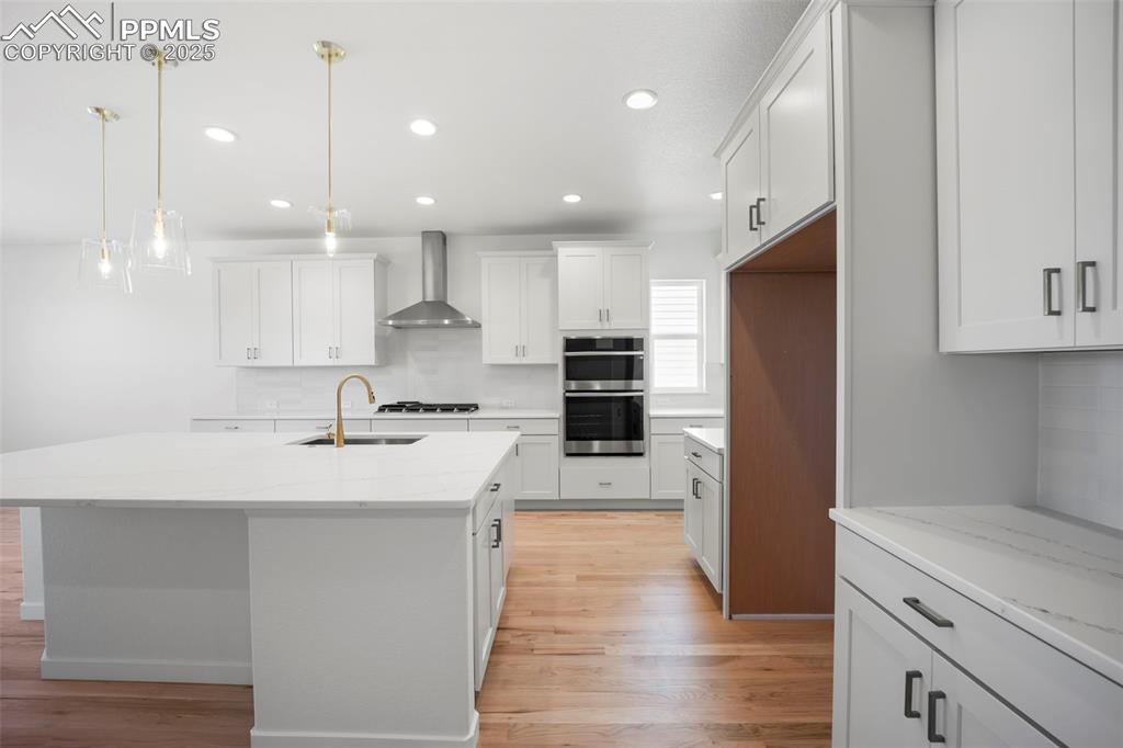 Image 8 of 47: Kitchen