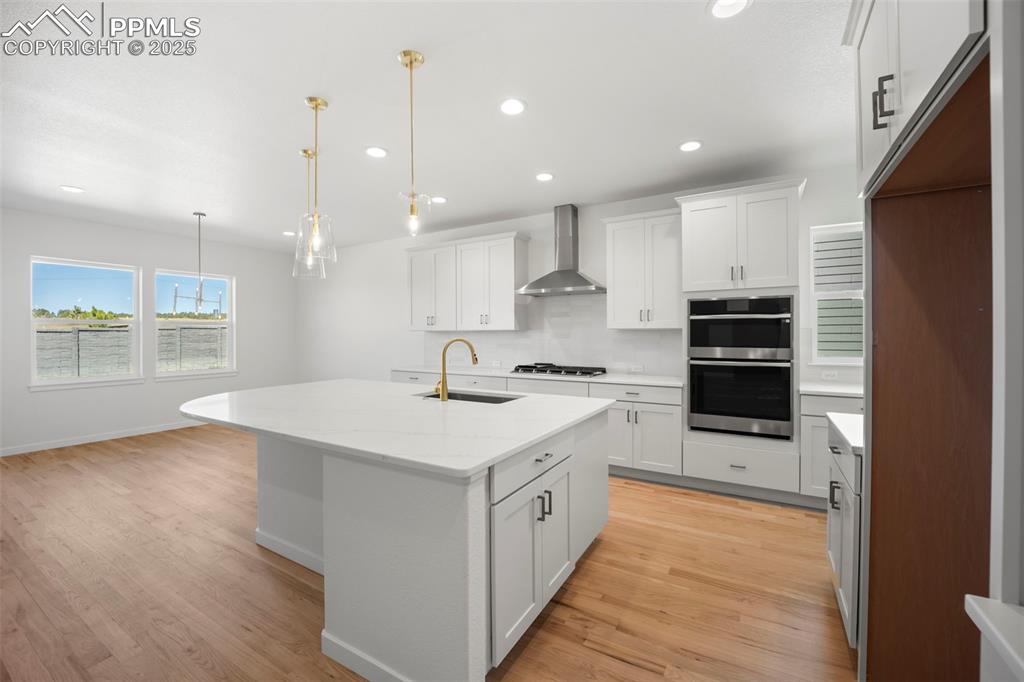 Image 9 of 47: Kitchen