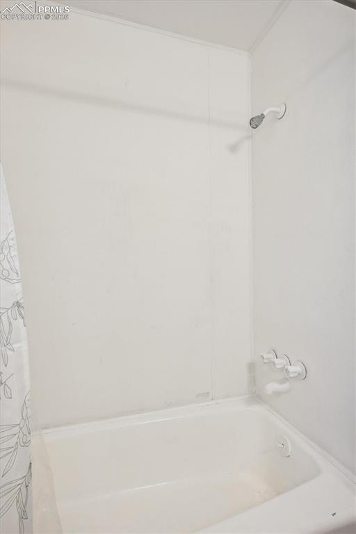 Image 12 of 19: Bathroom