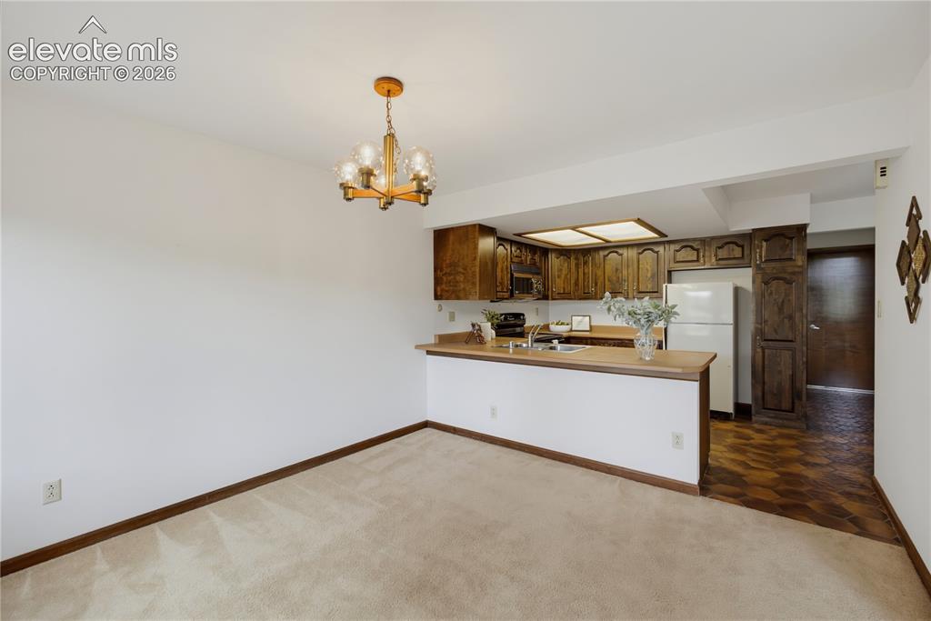 Image 12 of 35: Kitchen