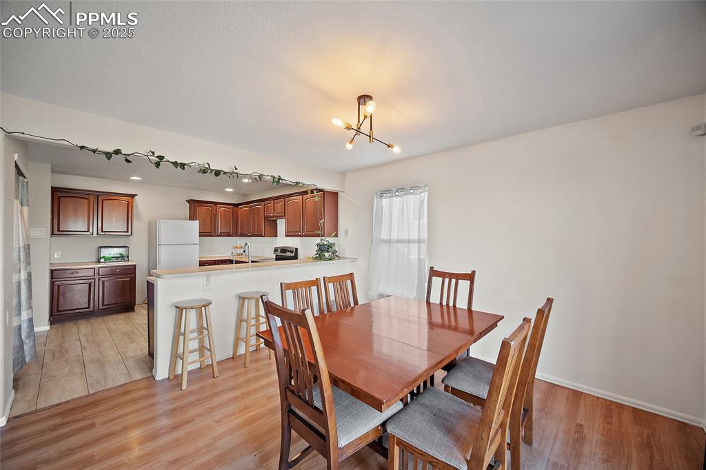 Image 9 of 47: Dining area