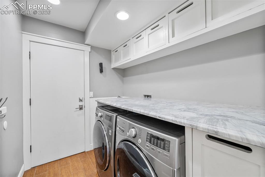 Image 22 of 50: Laundry