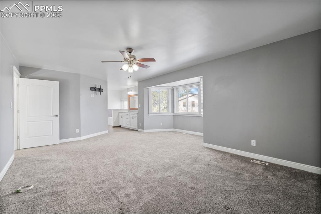 Image 26 of 50: Bedroom