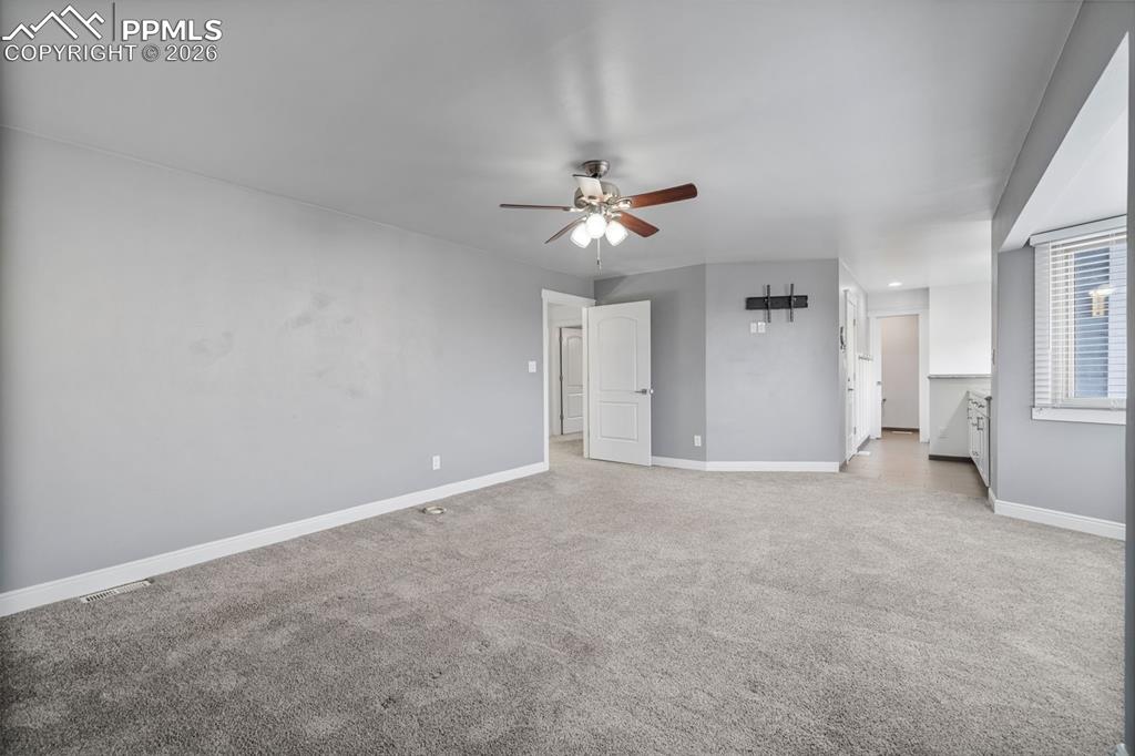 Image 27 of 50: Bedroom