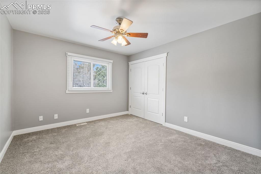 Image 34 of 50: Bedroom