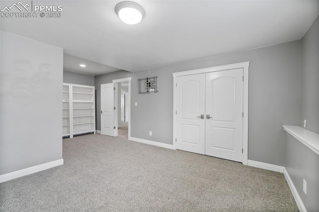 Image 39 of 50: Bedroom