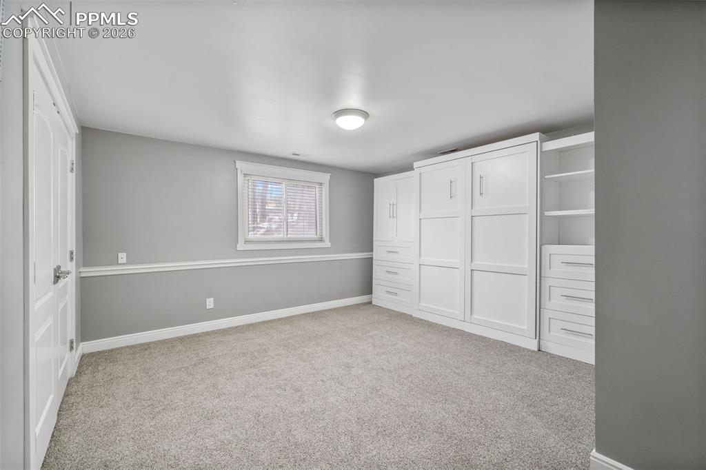 Image 40 of 50: Bedroom