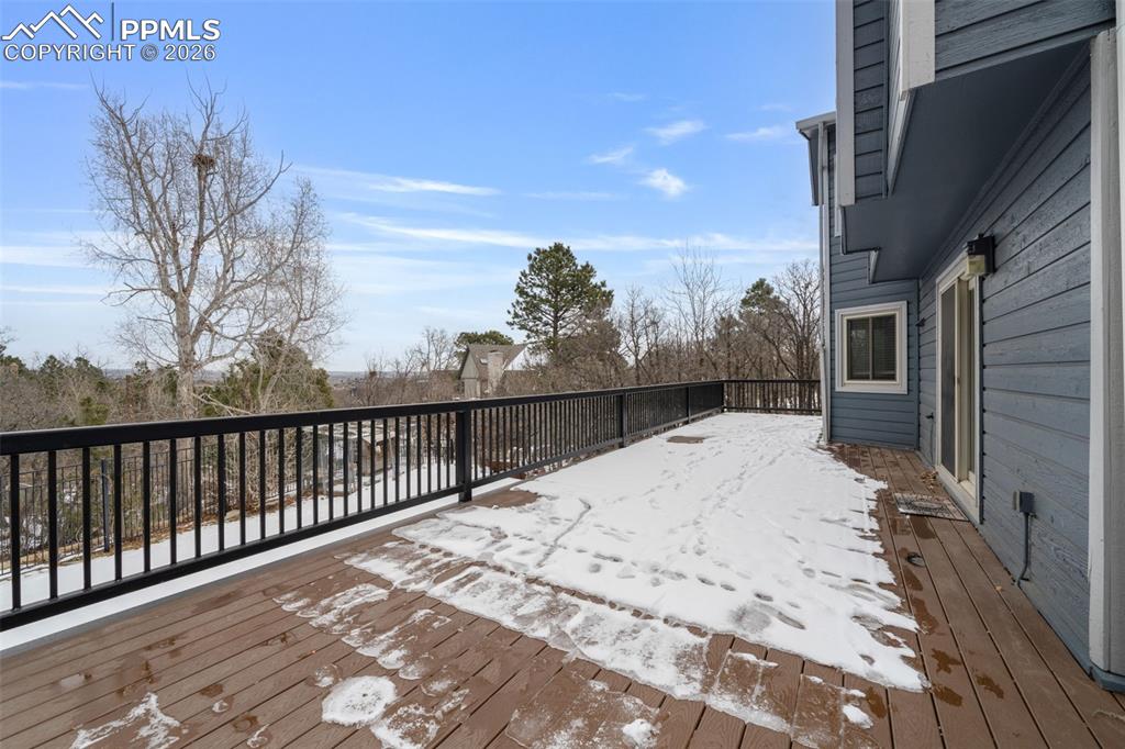 Image 46 of 50: Deck