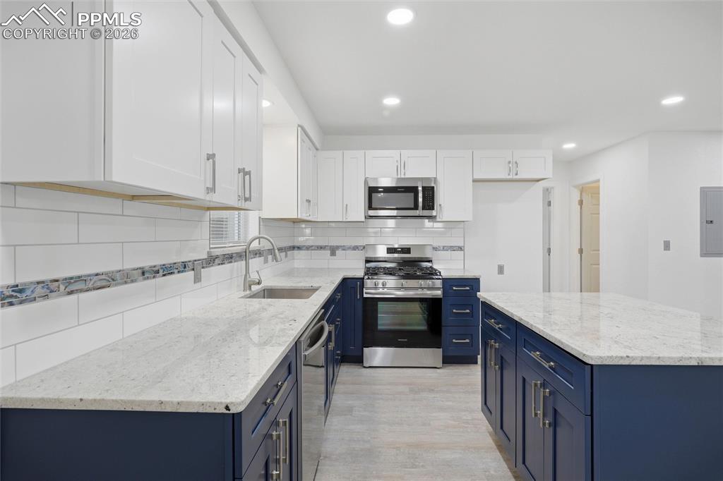 Image 10 of 37: Kitchen