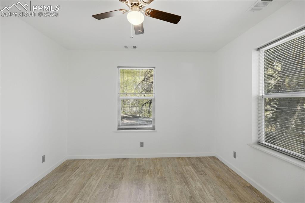 Image 30 of 37: bedroom #4