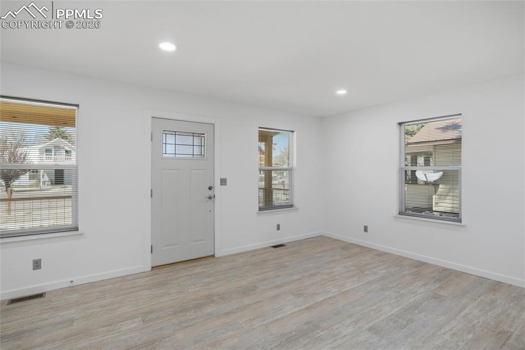 Image 8 of 37: Entry